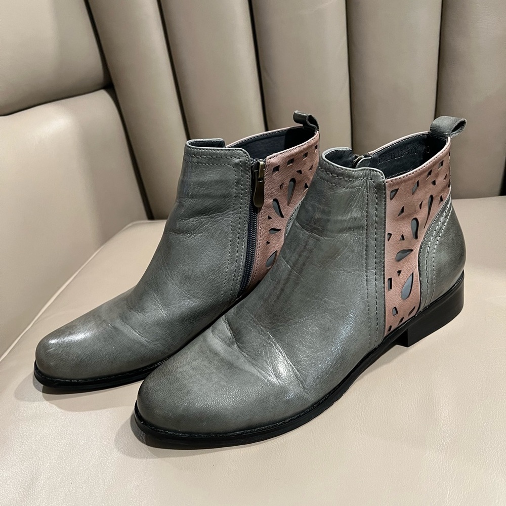NWOT Spring Step Isabelle Two Tone Green/Tan Leather Bootie Size 40 (9) - Picture 3 of 7